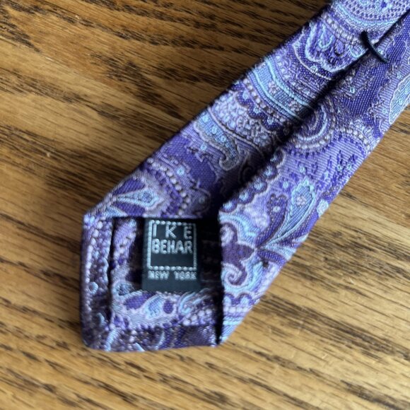 Ike Behar New York Men’s Designer Necktie Purple Paisley Silk Made In USA 62” L - Picture 4 of 5